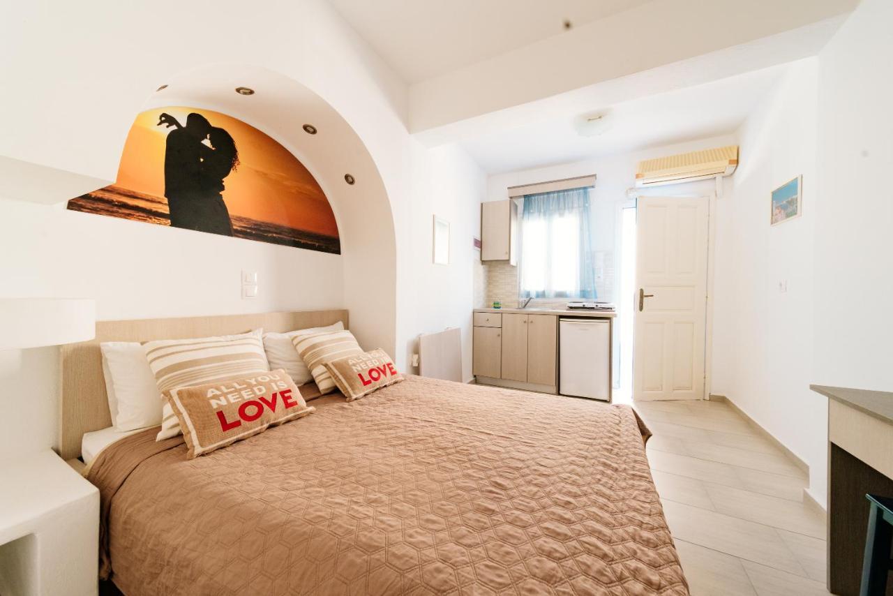 Honeymoon Beach Studios Perivolos  Exterior photo